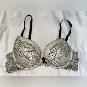 Victoria’s Secret 36B Push-Up bra white with black lace